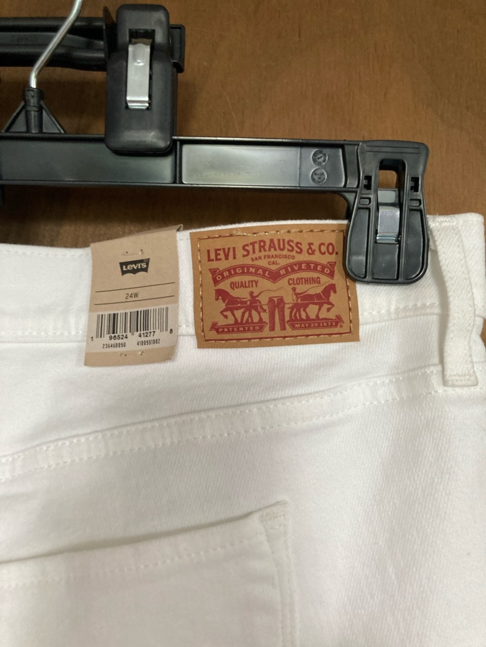 Levi’s white mid rise Bermuda jean short white cuffed Bermuda short 24W - Picture 8 of 17